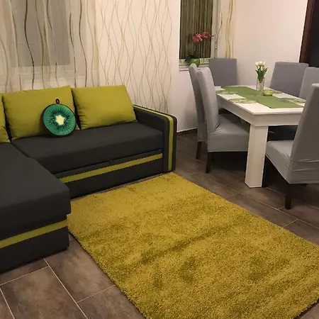 Siofok Aranypart Apartmanok * שיופוק